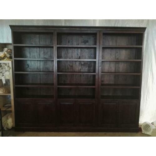 Zware massief houten kast