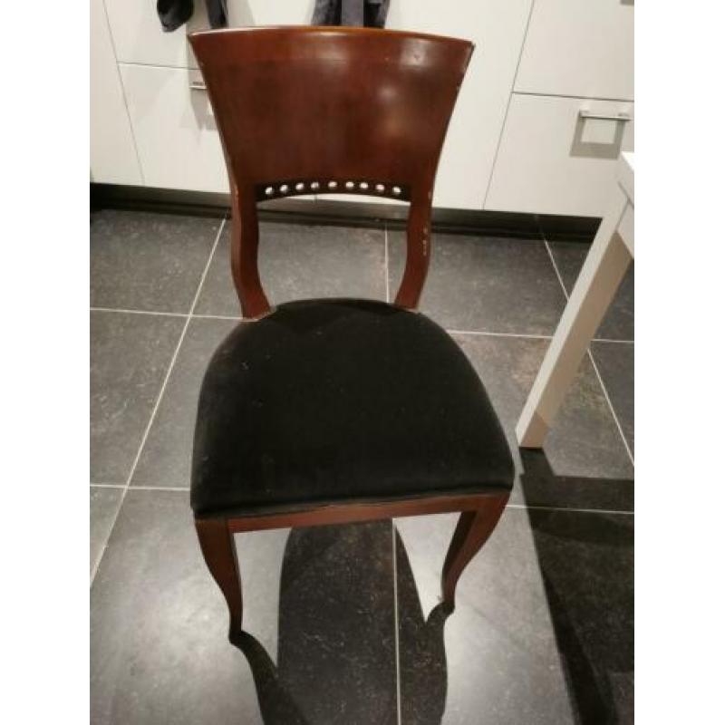 Tafel en stoelen