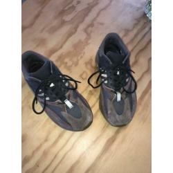 Yeezy 700 Mauve
