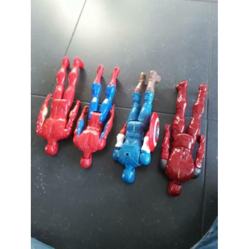 Mooie, stevige set van Marvel actionfiguren, 28 cm hoog.