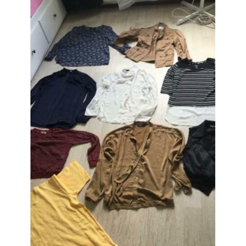 Te koop veel dames kleding.