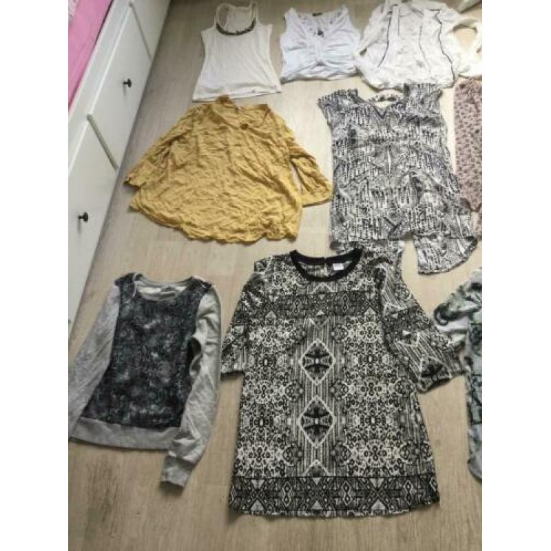 Te koop veel dames kleding.