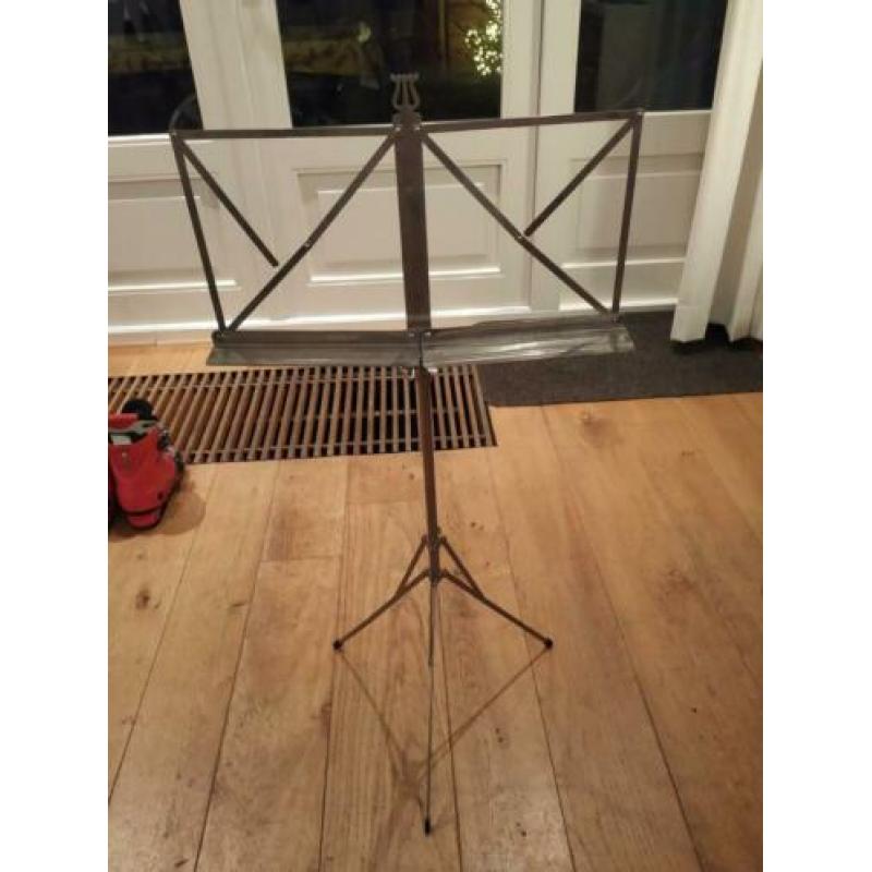 Gitaar lesboeken, standaard gitaar/voet/boek, capo,