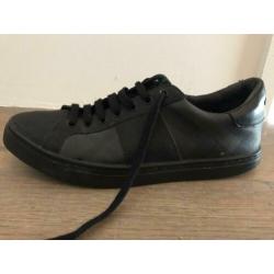 Burberry heren schoenen maat 42 (kleine beschadiging)