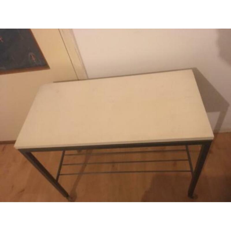 Gratis op te halen bijna leuk bijzettafel op wieltjes