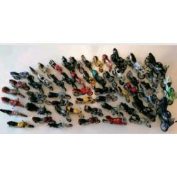 47 x 1/18 Schaalmodel motoren + 6 x 1/12 motoren