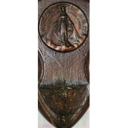 Bewerkt wijwaterbakje Marie Concue peche p.p.n. (122)