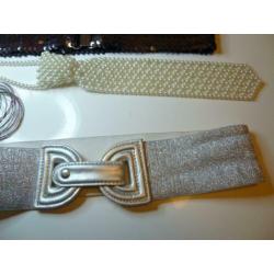 ceintuurs :zilver, pailletten, armbanden, kralen stropdas