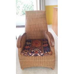 een heel mooie rieten fauteuil