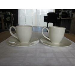 Madison 2 witte mokken met schoteltjes Dm 8,8X8,5 en Dm 17cm