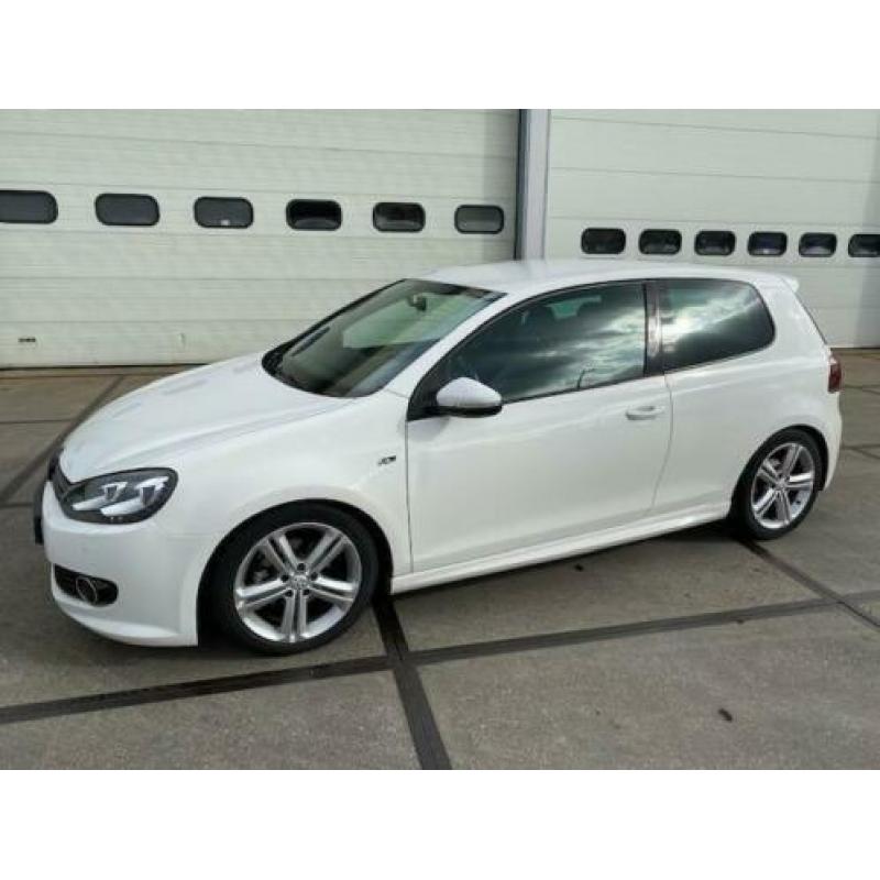 Volkswagen Golf 1.6 TDI Highline VOLKSWAGEN GOLF 1,6 TDI R L