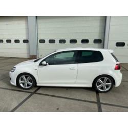 Volkswagen Golf 1.6 TDI Highline VOLKSWAGEN GOLF 1,6 TDI R L