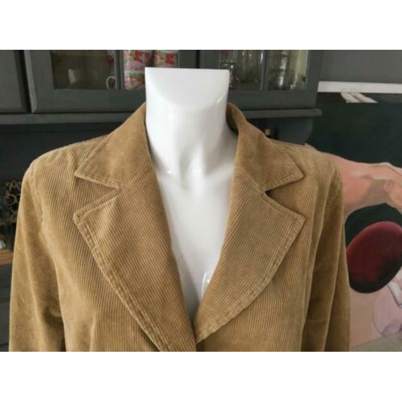 Beige ribstof colbert jasje blazer van Riani maat 46