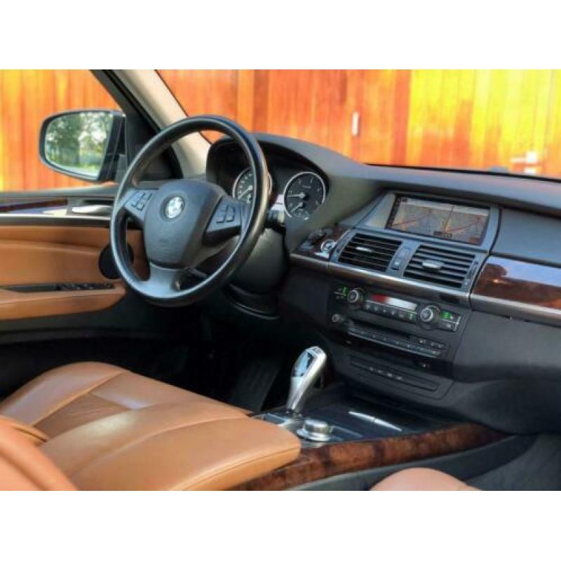 BMW X5 xDrive30d Individual Tiefgrün l stijlvol genieten!
