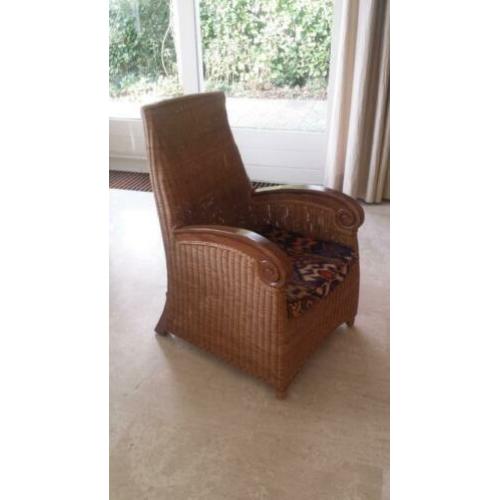 een heel mooie rieten fauteuil
