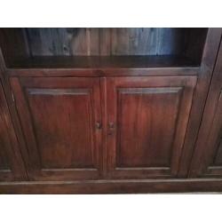 Zware massief houten kast
