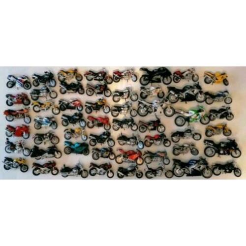 47 x 1/18 Schaalmodel motoren + 6 x 1/12 motoren