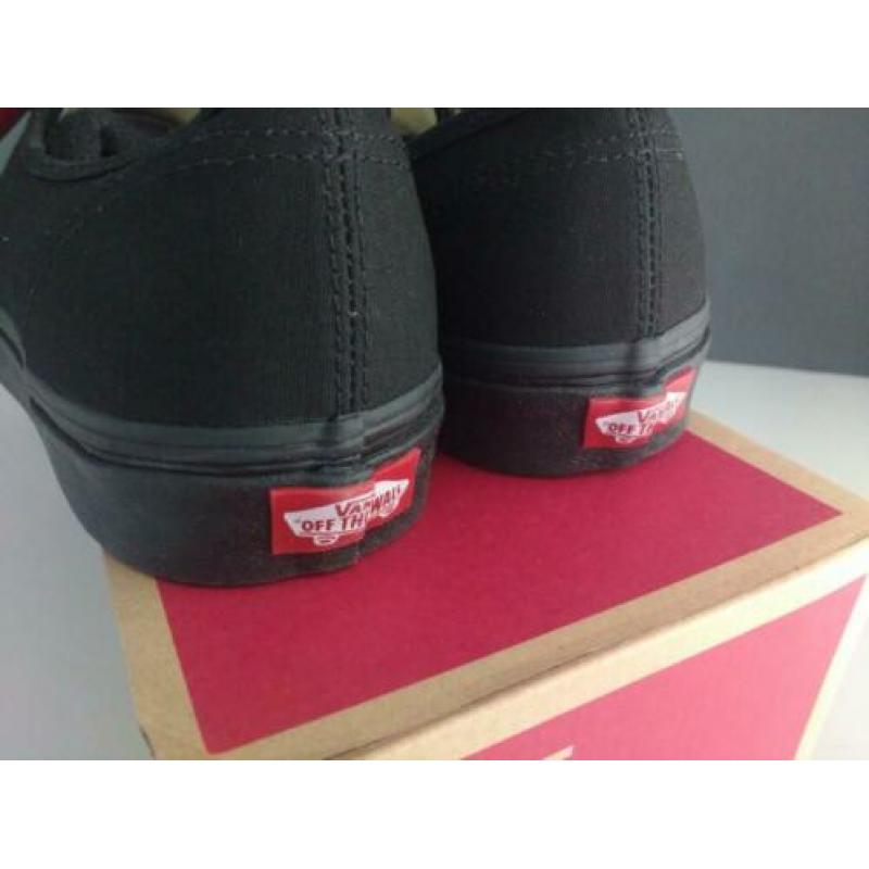Ongedragen: Vans Authentic, black. Size EU 44 / US 10.5