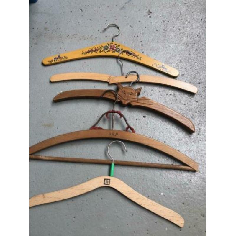 Retro antieken houten kledinghangers
