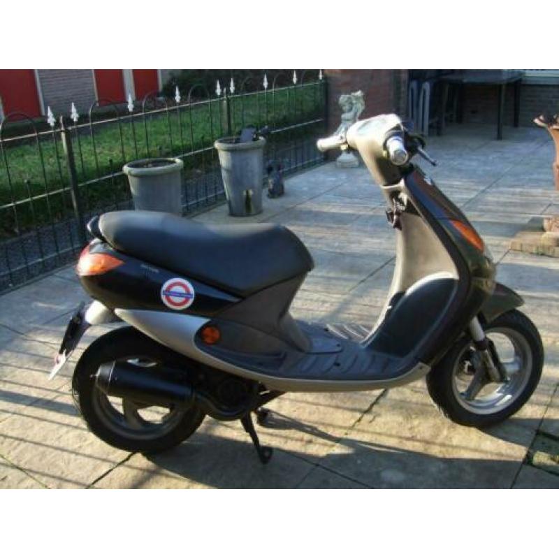Peugeot viva city snor scooter en als nieuw