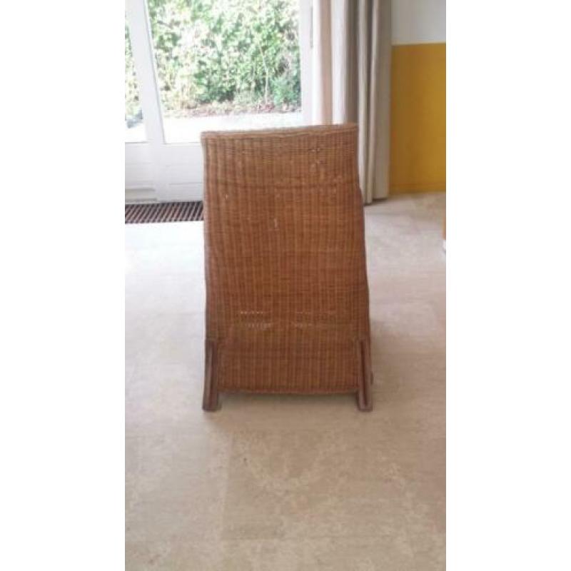 een heel mooie rieten fauteuil