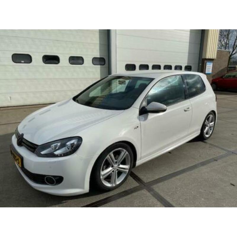 Volkswagen Golf 1.6 TDI Highline VOLKSWAGEN GOLF 1,6 TDI R L