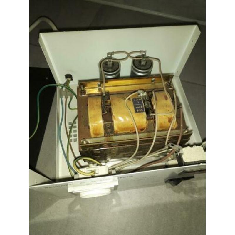 220V-220V spanningsstabilisator 250VA