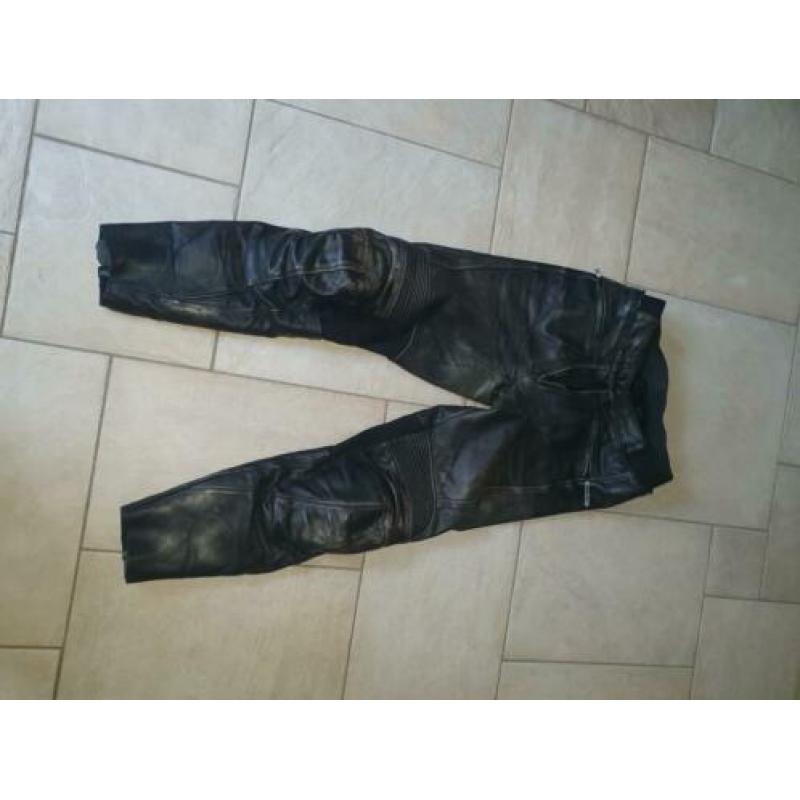 Leren motorjack maat 60 en leren motorbroek maat 56