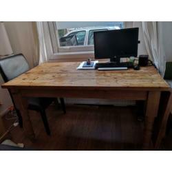 Robuuste Eikenhouten tafel