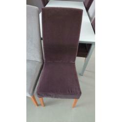 Mooie zilvergrijze tafel met mat glazenblad en 6 stoelen