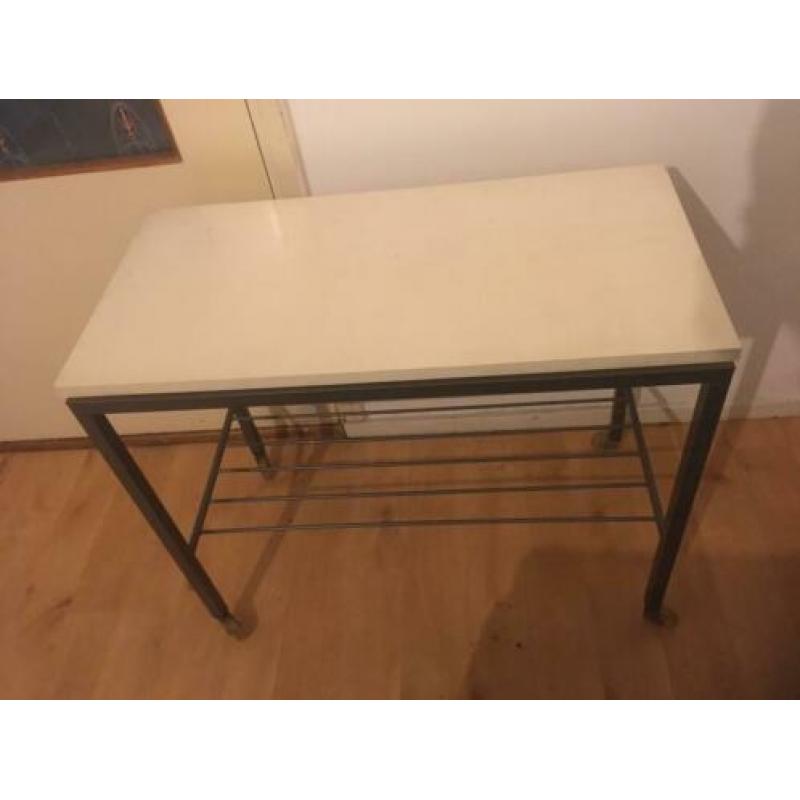 Gratis op te halen bijna leuk bijzettafel op wieltjes