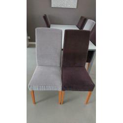 Mooie zilvergrijze tafel met mat glazenblad en 6 stoelen