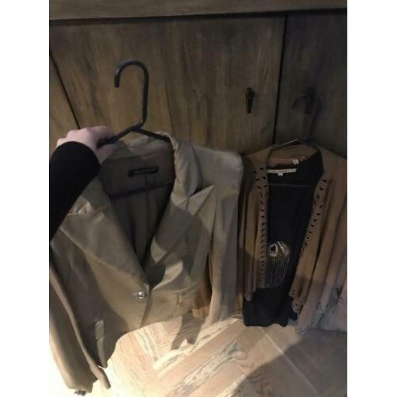 Pakket dames kleding te dragen met maat 40/42