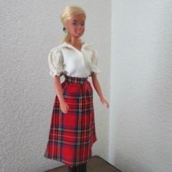 Mooie vintage Barbie/Sindy kleding setje rokje en bloesje