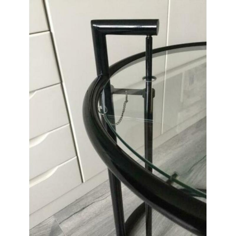 EILEEN GRAY stijl bijzettafel, zwart.