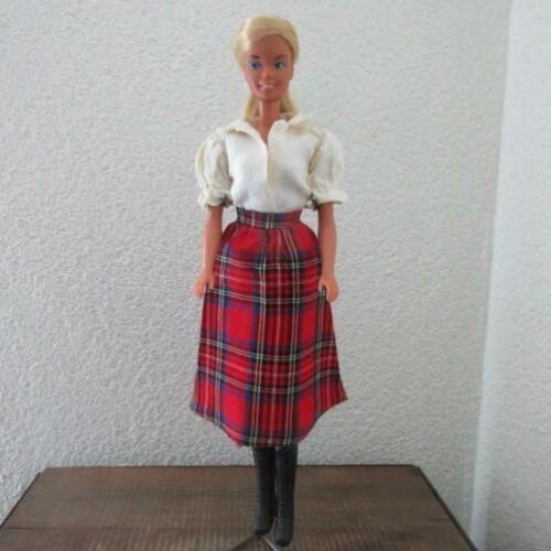 Mooie vintage Barbie/Sindy kleding setje rokje en bloesje