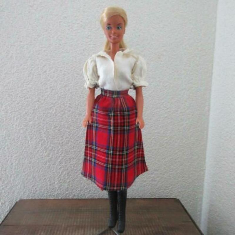 Mooie vintage Barbie/Sindy kleding setje rokje en bloesje