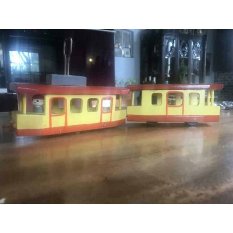 Houten Tram met bestuurder