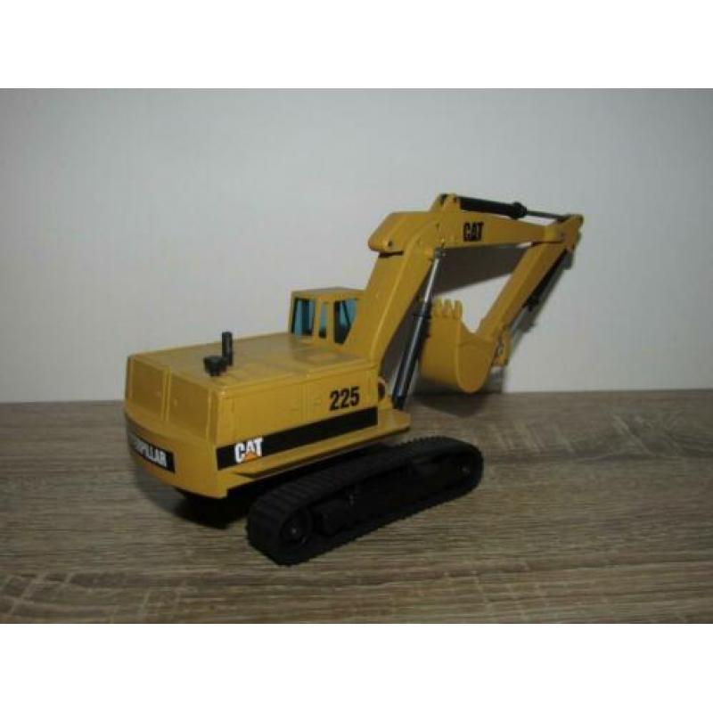 Grondverzet 1:50, Catterpillar 225 Graafmachine