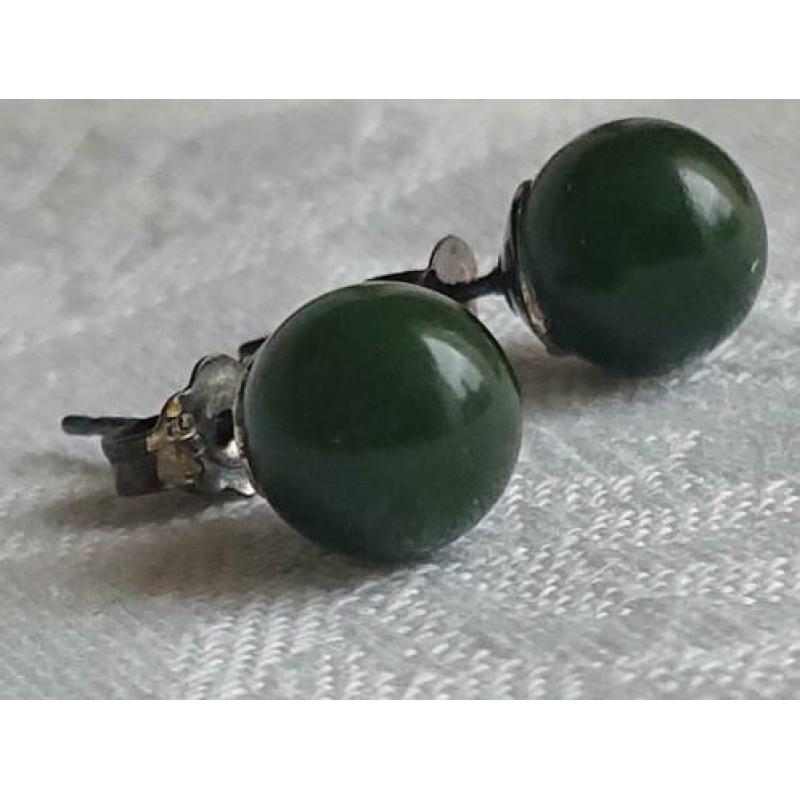 zilveren OORKNOPJES (925) bezet met Nefriet-Jade 8,4 mm