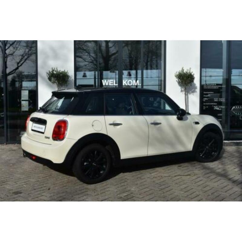 MINI 5 Deurs 1.5 COOPER BUSINESS / Navigatie / Airco / 16 in