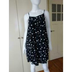 2489 Polkadots zwart wit jurkje ONLY; Mt= M Nieuwstaat