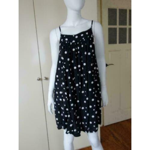 2489 Polkadots zwart wit jurkje ONLY; Mt= M Nieuwstaat