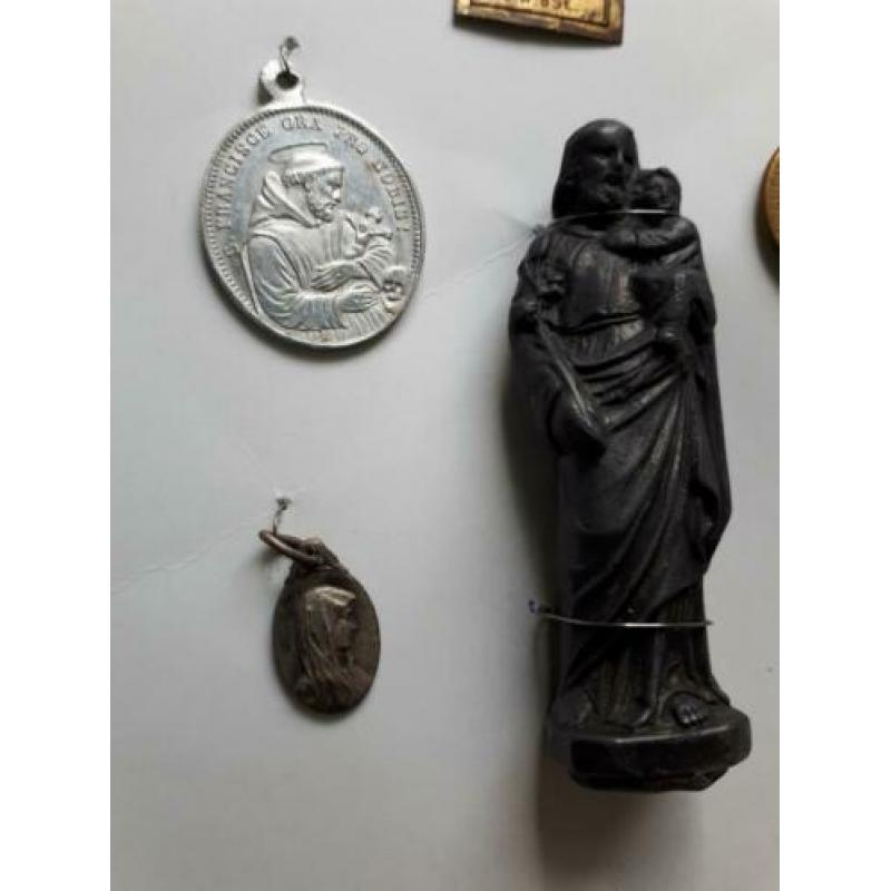 medaillons Franciscus Madonna Beeldje Jezus met kind Kruis