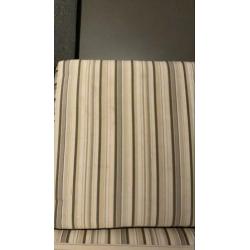 Leuke professioneel beklede poef