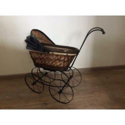 Antieke poppenwagens