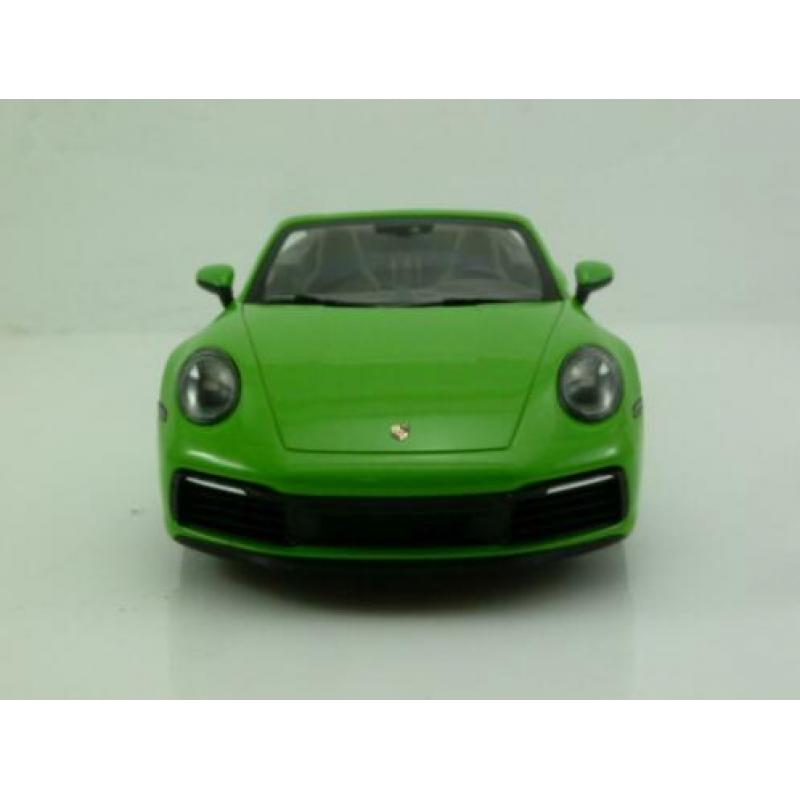 Minichamps Porsche 911 992 Carrera 4s Cabrio 2019 Groen 1:18