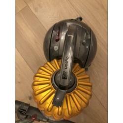 Dyson stofzuiger dc 52 3 jaar oud