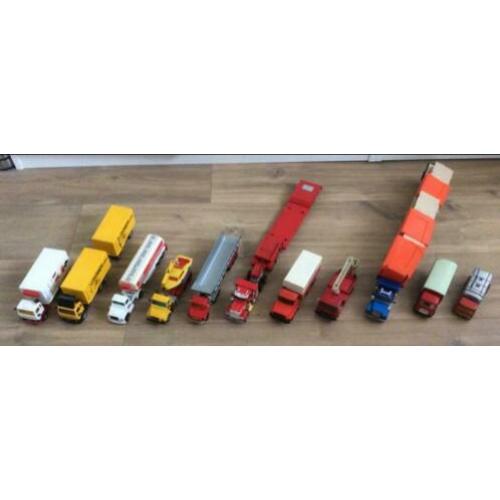 Diverse modelauto’s / vrachtwagens