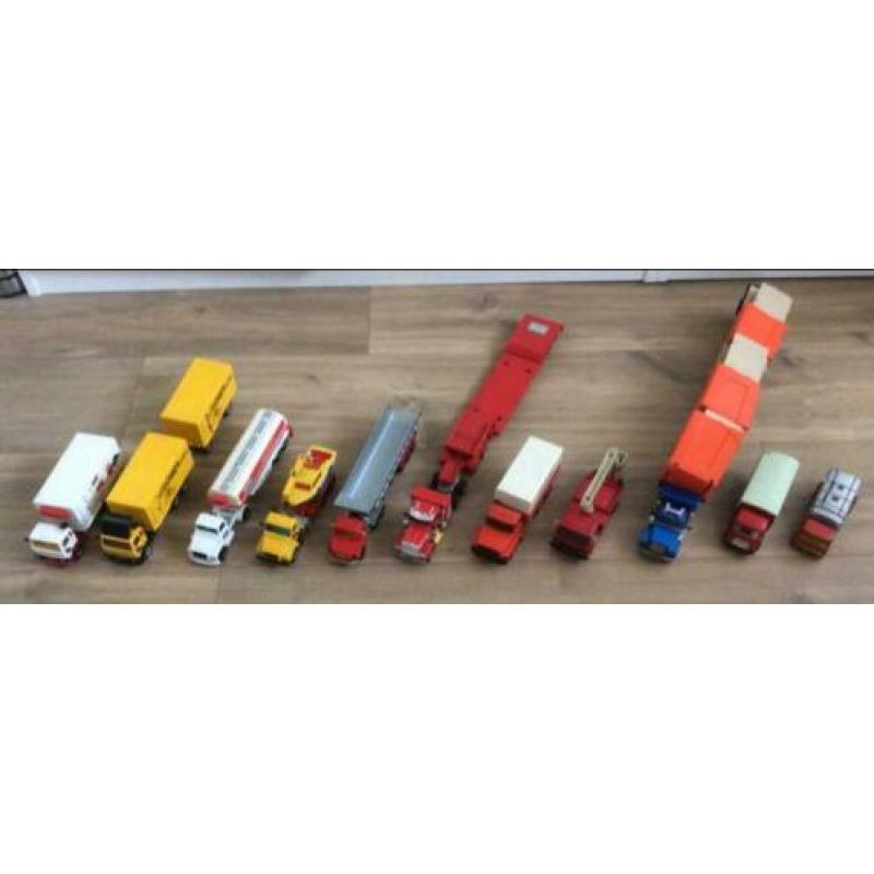 Diverse modelauto’s / vrachtwagens